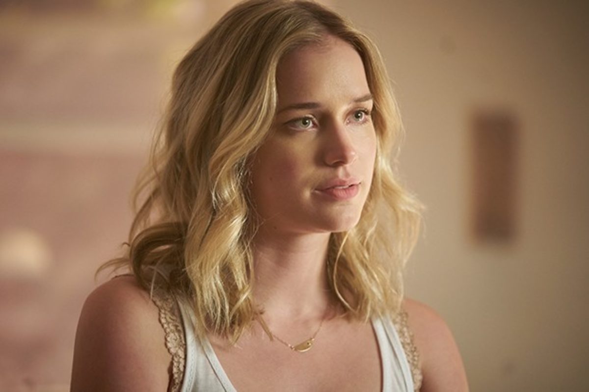 Qui est Elizabeth Lail, la 