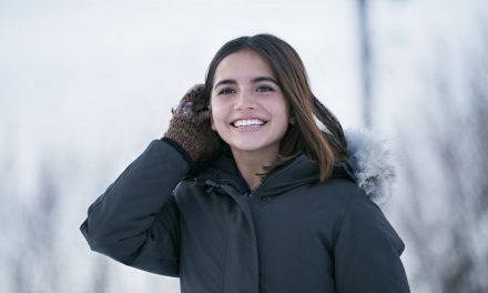 Isabela Moner : tout sur l’actrice de Flocons d’amour (Let it snow – Netflix)