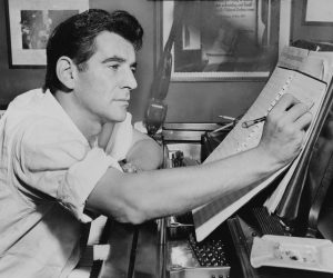 Leonard Bernstein NYWTS 1955 300x250 - Après A Star is Born, Bradley Cooper va réaliser un biopic du chef d'orchestre Leonard Bernstein