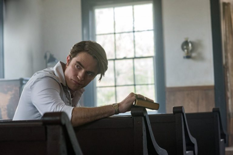 robert pattinson netflix le diable tout le temps - Le diable, tout le temps : casting grandiose et premières images pour ce thriller horrifique attendu pour septembre sur Netflix