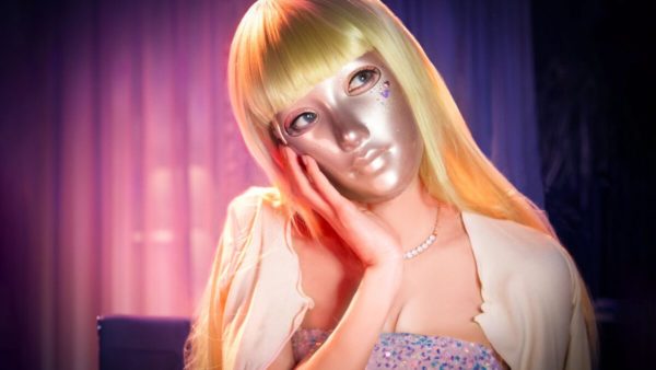 mask girl netflix 600x338 - Cam