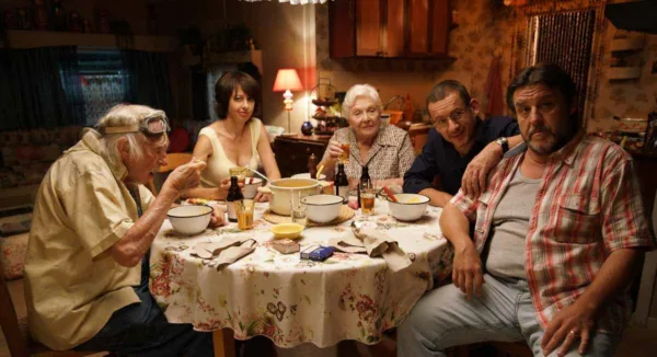 la ch tite famille de dany boon avec pierre richard valerie bonneton guy lecluse et line renaud photo dr 1518897119 600x326 - Orgueil &  Préjugés