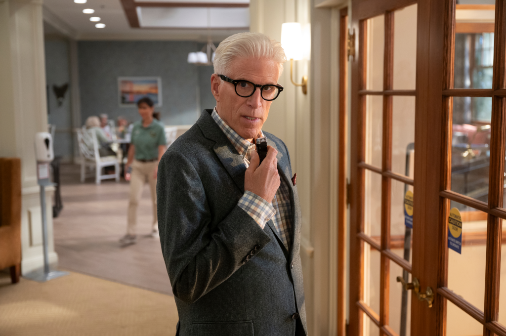 A Man on the Inside 1 - Espion à l’ancienne : Ted Danson infiltre une maison de retraite dans la nouvelle comédie Netflix